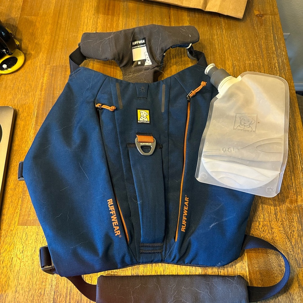 Ruffwear switchbak harness with water pouch